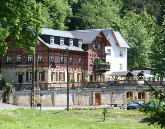 forsthaus-hotel-aussen-pura